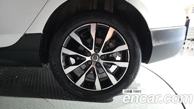 Volvo V40 Cross Country 2019 — ფოტო 37/38