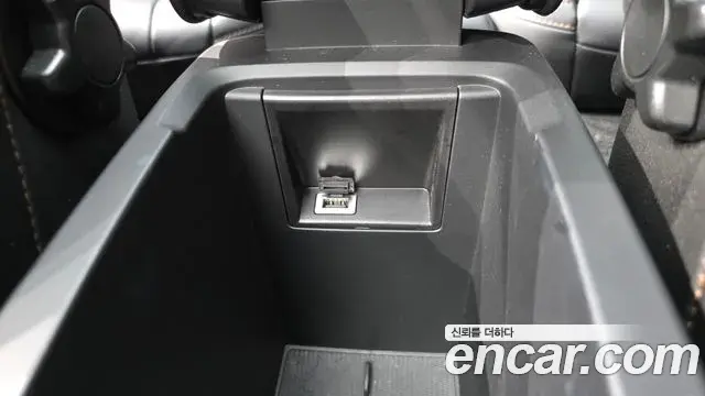 Volvo V40 Cross Country 2019 — ფოტო 8/38
