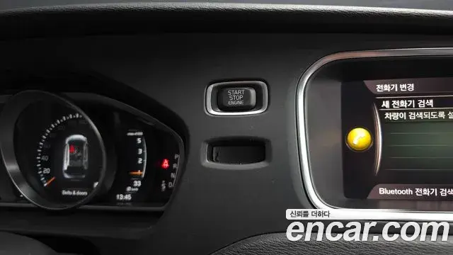 Volvo V40 Cross Country 2019 — ფოტო 1/38