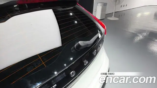 Volvo V40 Cross Country 2019 — ფოტო 25/38