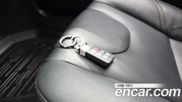 Volvo V40 Cross Country 2019 — ფოტო 29/38