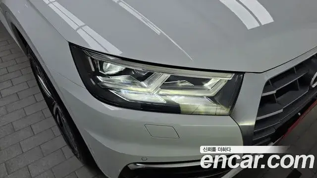 Audi Q5 2020 — Şəkil 26/32