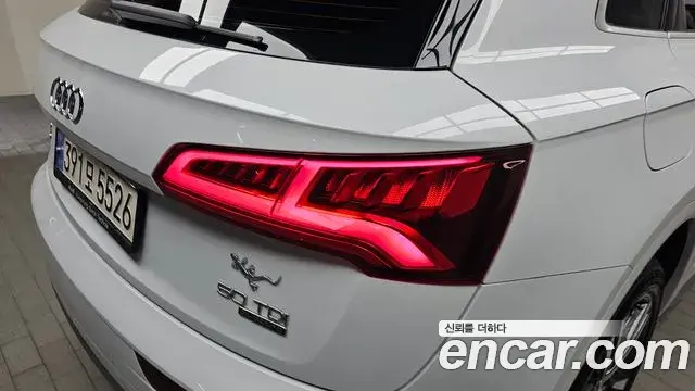 Audi Q5 2020 — Şəkil 12/32