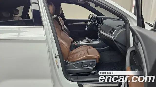 Audi Q5 2020 — Şəkil 9/32