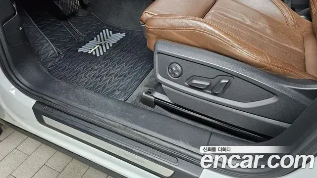 Audi Q5 2020 — Şəkil 19/32