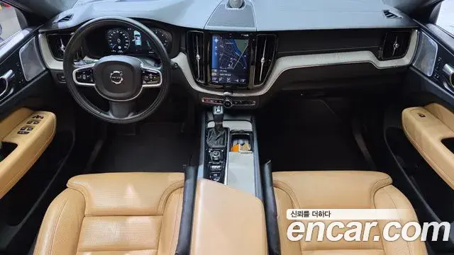 Volvo XC60 2018 — Фото 7/20