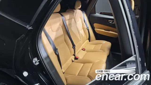 Volvo XC60 2018 — Фото 12/20