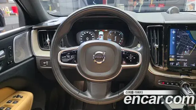Volvo XC60 2018 — Фото 13/20