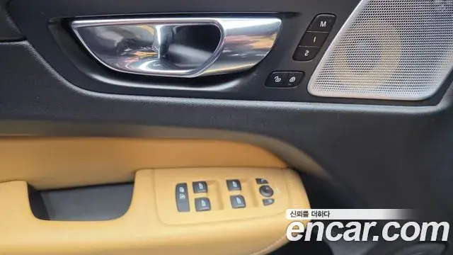 Volvo XC60 2018 — Фото 19/20