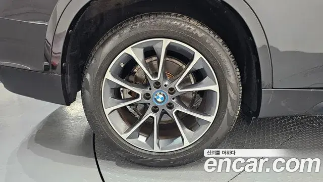 BMW X5 2018 — ფოტო 29/31