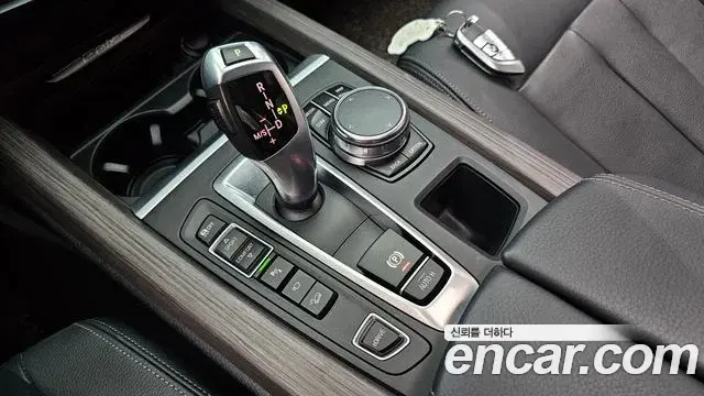 BMW X5 2018 — ფოტო 17/31