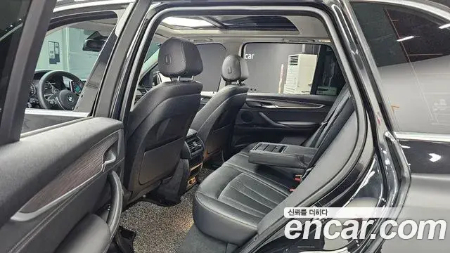 BMW X5 2018 — ფოტო 22/31