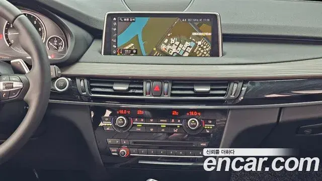 BMW X5 2018 — ფოტო 8/31