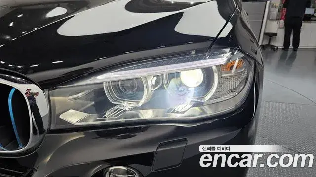 BMW X5 2018 — ფოტო 26/31