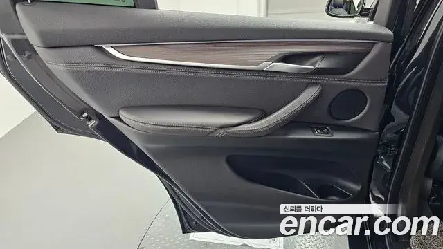 BMW X5 2018 — ფოტო 18/31