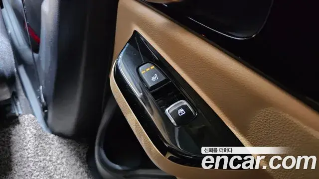 Kia Carnival 2022 — Фото 19/20