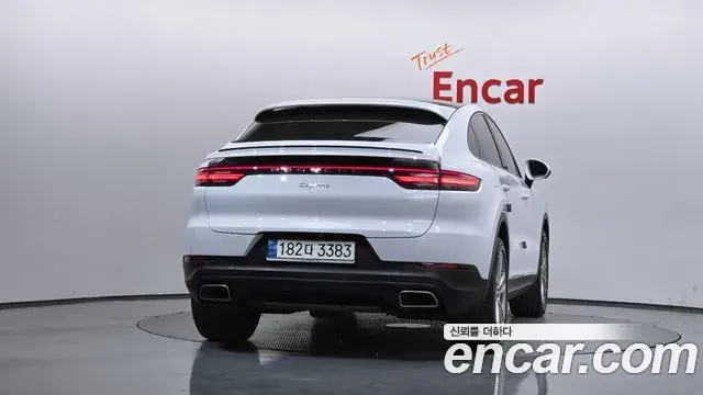 Porsche Cayenne 2021 — Şəkil 18/34