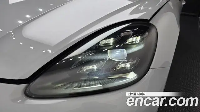 Porsche Cayenne 2021 — Şəkil 28/34