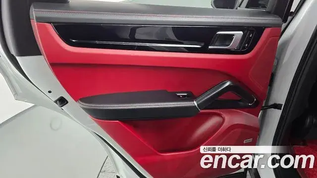 Porsche Cayenne 2021 — Şəkil 26/34