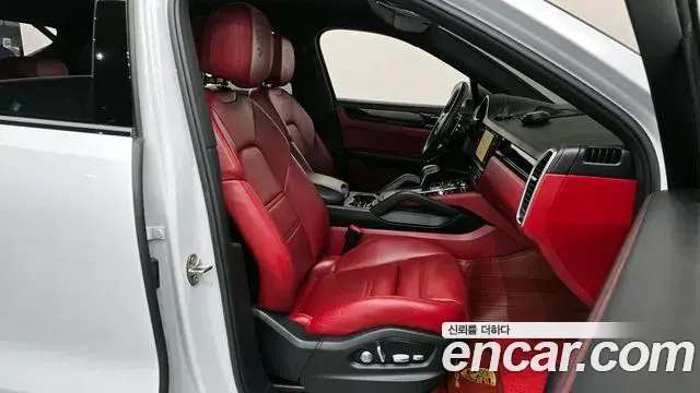Porsche Cayenne 2021 — Şəkil 20/34