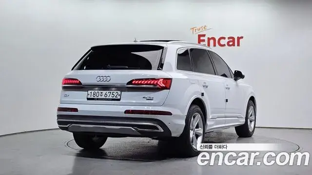 Audi Q7 2020 — ფოტო 24/32