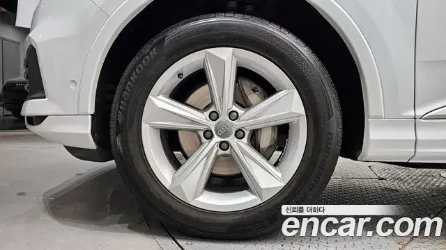 Audi Q7 2020 — ფოტო 5/32