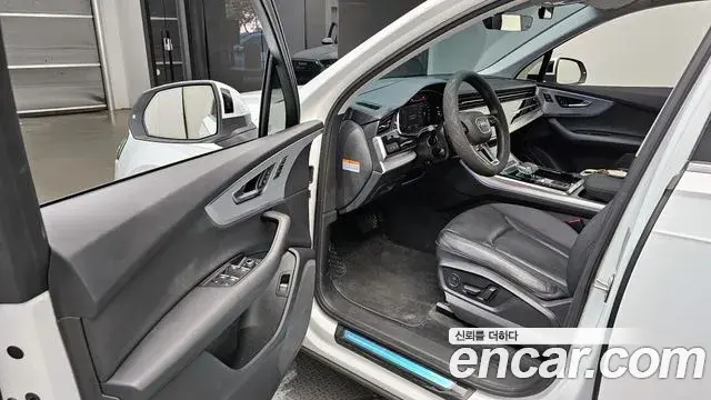 Audi Q7 2020 — ფოტო 32/32