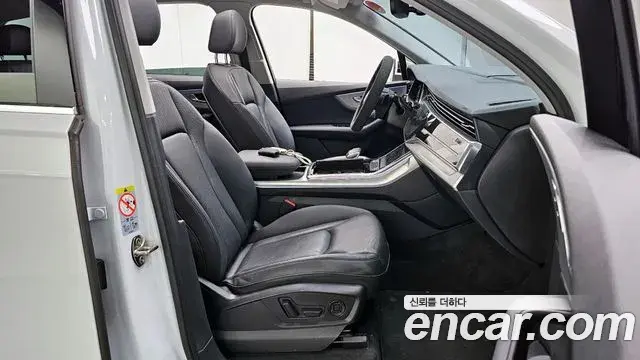 Audi Q7 2020 — ფოტო 22/32