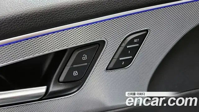 Audi Q7 2020 — ფოტო 18/32