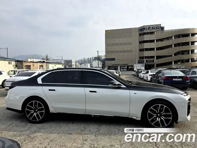 BMW 7 Series 2023 — Photo 5/20