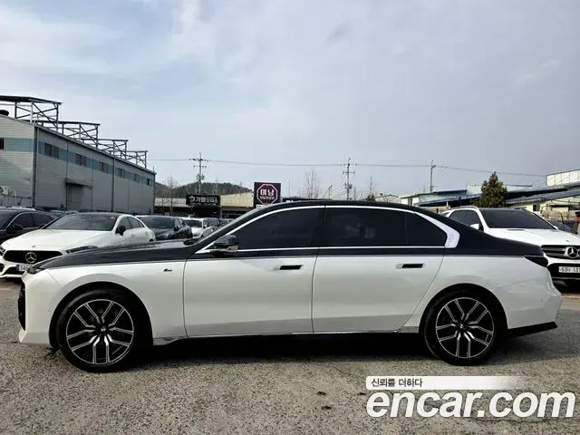 BMW 7 Series 2023 — Photo 12/20