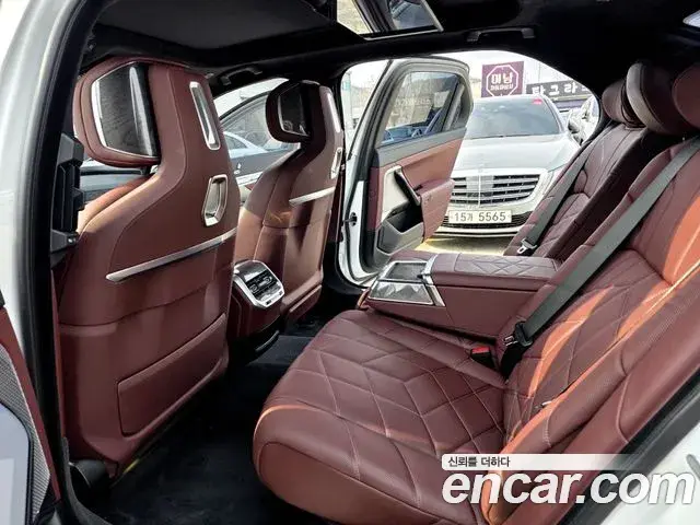 BMW 7 Series 2023 — Photo 15/20
