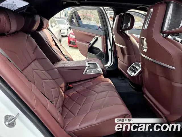 BMW 7 Series 2023 — Photo 4/20