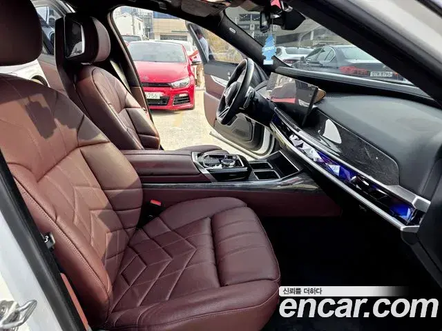 BMW 7 Series 2023 — Photo 8/20