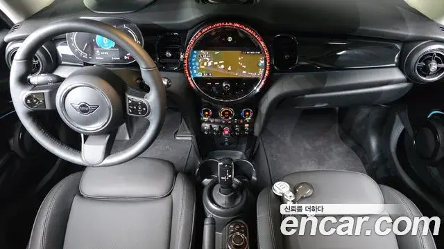 Mini Cooper 2024 — Photo 6/20