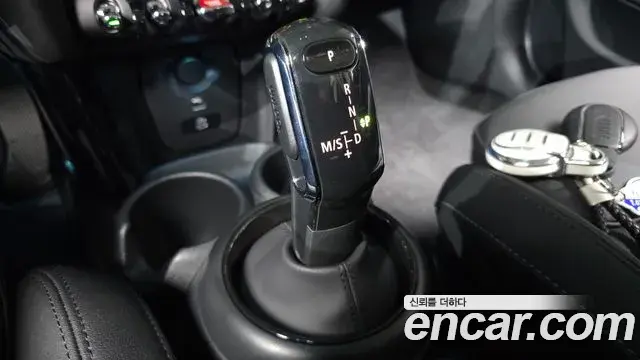 Mini Cooper 2024 — Photo 8/20