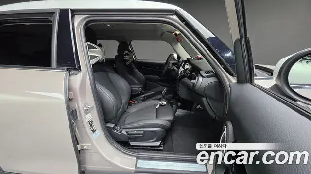 Mini Cooper 2024 — Photo 9/20
