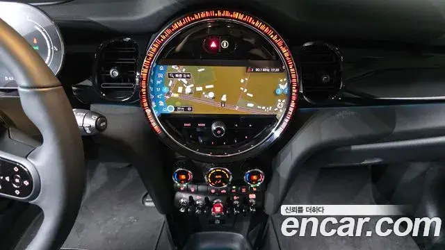Mini Cooper 2024 — Photo 17/20