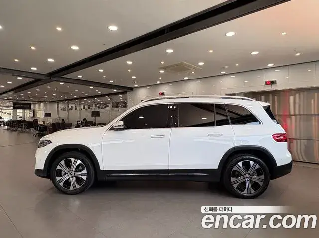 Mercedes-Benz EQB 2025 — Photo 2/19