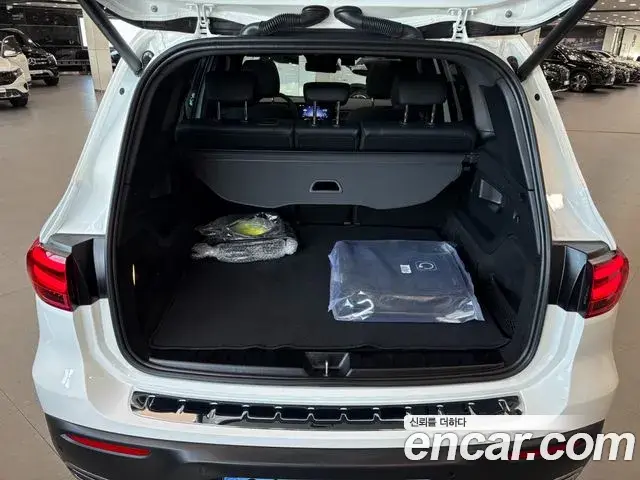 Mercedes-Benz EQB 2025 — Photo 4/19