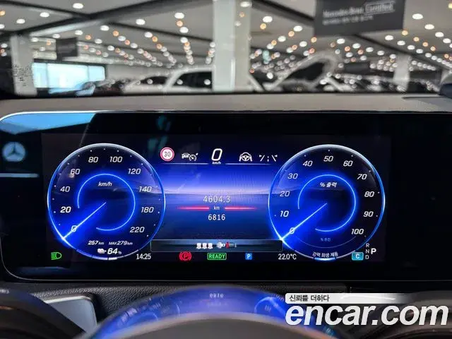 Mercedes-Benz EQB 2025 — Photo 15/19