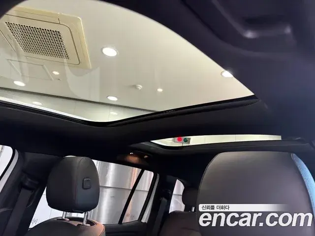 Mercedes-Benz EQB 2025 — Photo 17/19