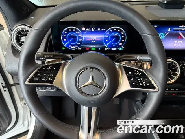 Mercedes-Benz EQB 2025 — Photo 18/19