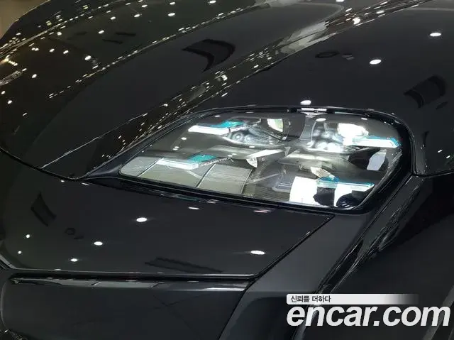 Porsche Taycan 2025 — Photo 20/20