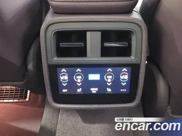 Porsche Taycan 2025 — Photo 14/20