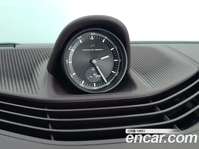 Porsche Taycan 2025 — Photo 17/20