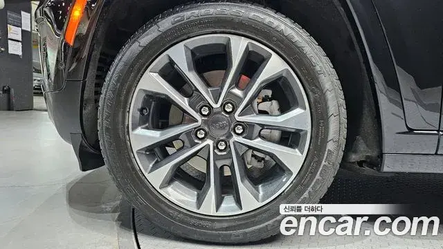 Jeep Grand Cherokee 2023 — Photo 15/31