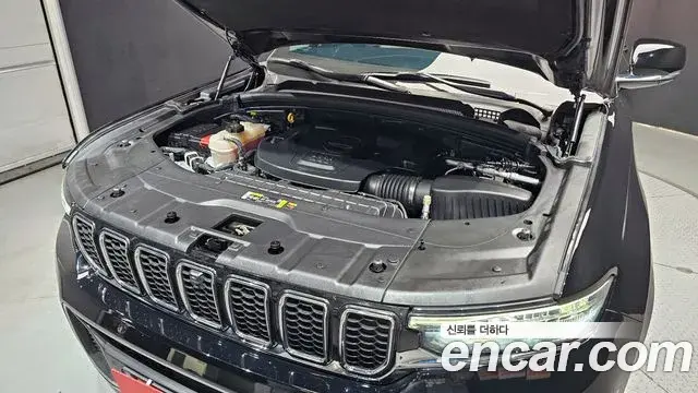 Jeep Grand Cherokee 2023 — Photo 25/31