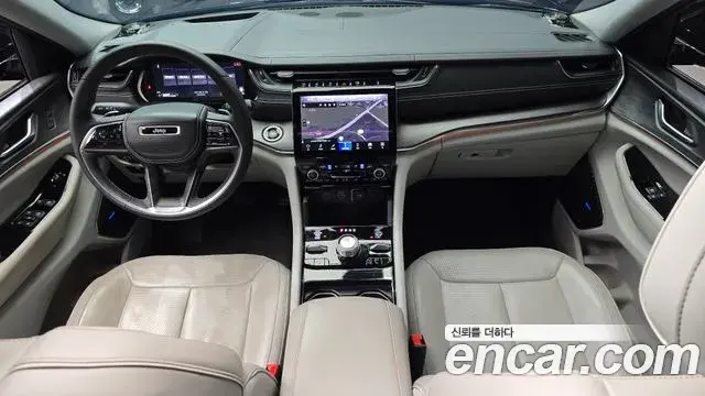 Jeep Grand Cherokee 2023 — Photo 28/31