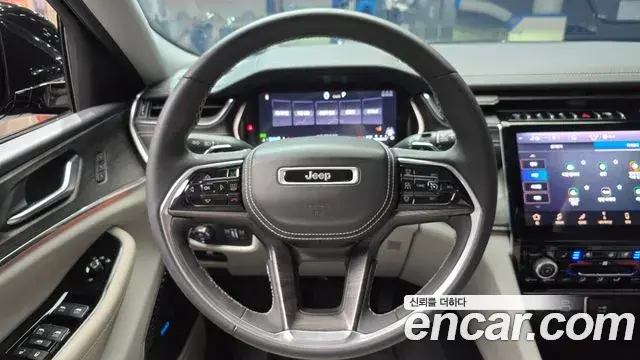 Jeep Grand Cherokee 2023 — Photo 18/31